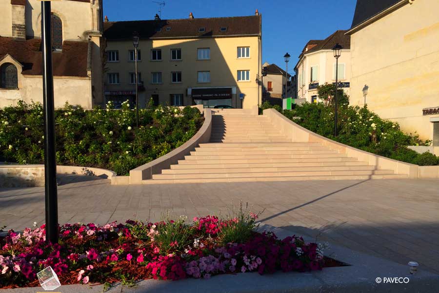 Place de l'église à Chambourcy