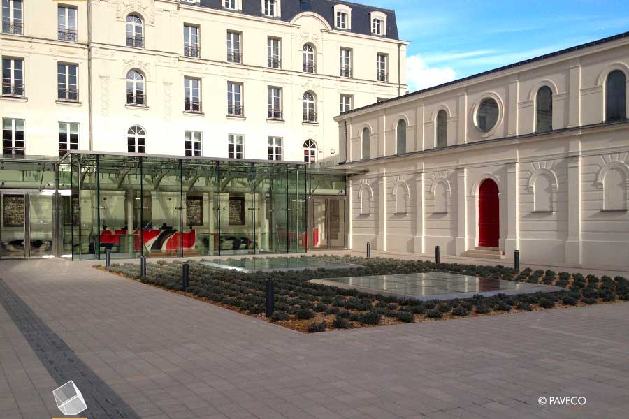 Neuilly sur Seine, Parvis du Théâtre des Sablons